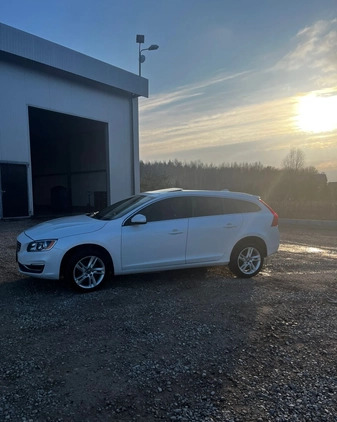 Volvo V60 Cross Country cena 43500 przebieg: 294000, rok produkcji 2015 z Łuków małe 16